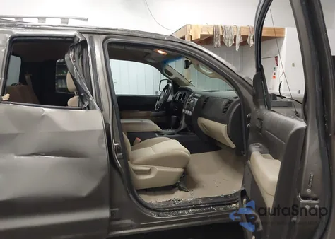 2010 Toyota Tundra Grade 4.6L V8 z USA, uszkodzony, nr VIN 5TFUM5F11AX003730